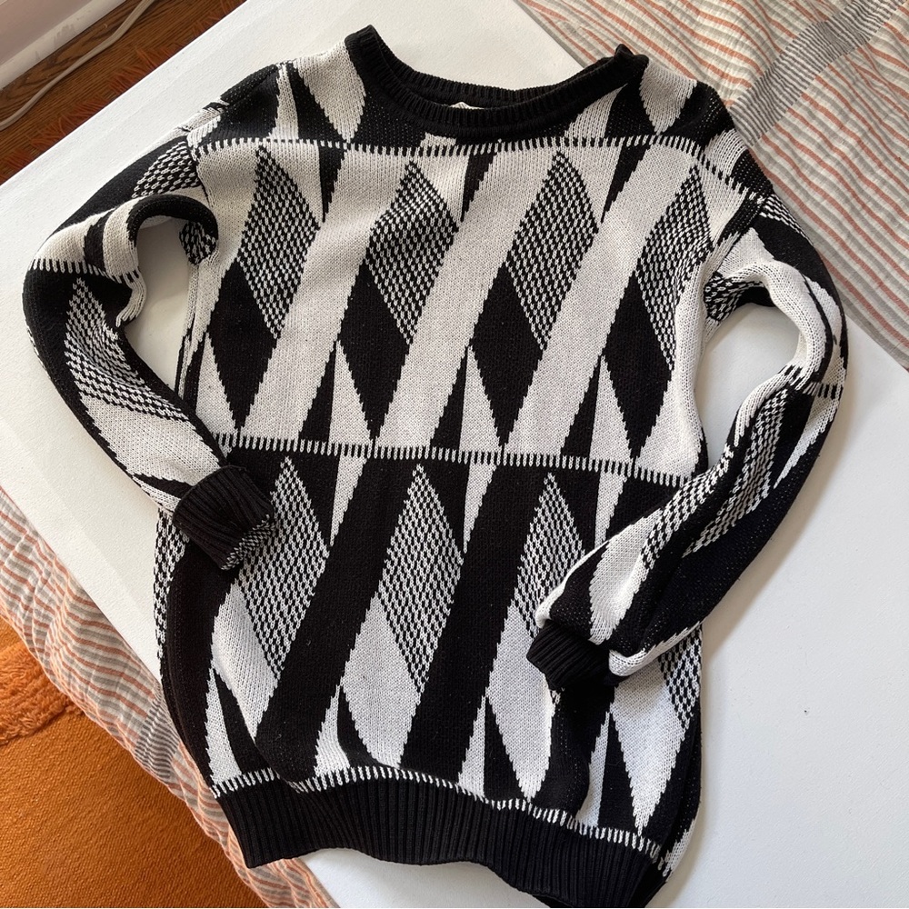 Black and white graphic knitted pullover sweater size small